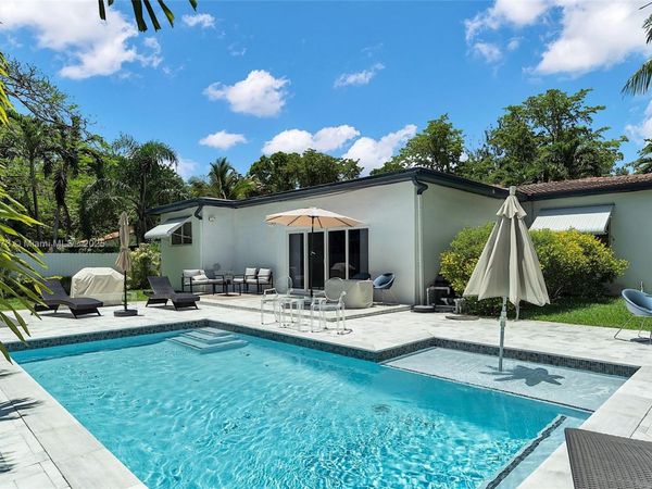 660 NE 121st St, Unit 660, Biscayne Park, FL 33161