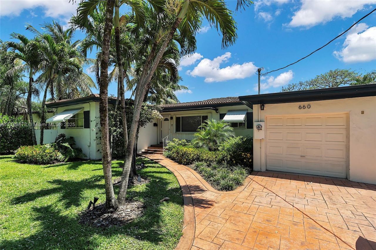 660 NE 121st St, Unit 660, Biscayne Park, FL 33161 Photo