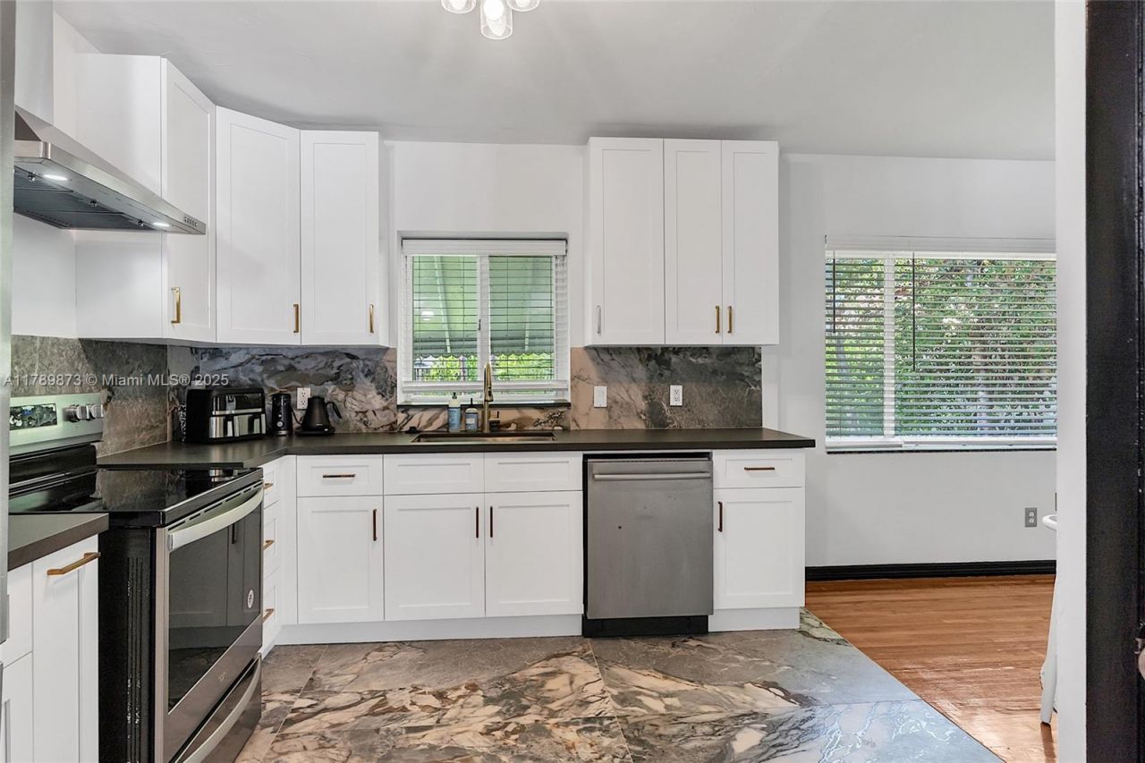 660 NE 121st St, Unit 660, Biscayne Park, FL 33161 Photo