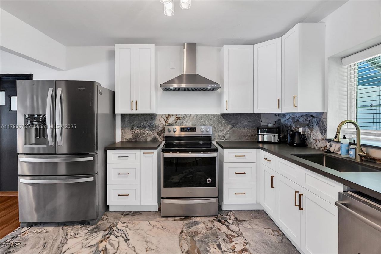 660 NE 121st St, Unit 660, Biscayne Park, FL 33161 Photo