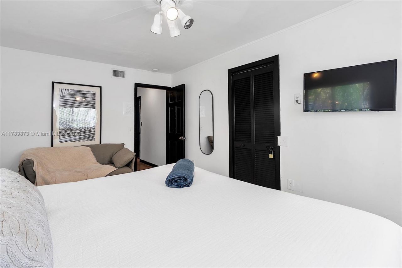 660 NE 121st St, Unit 660, Biscayne Park, FL 33161 Photo