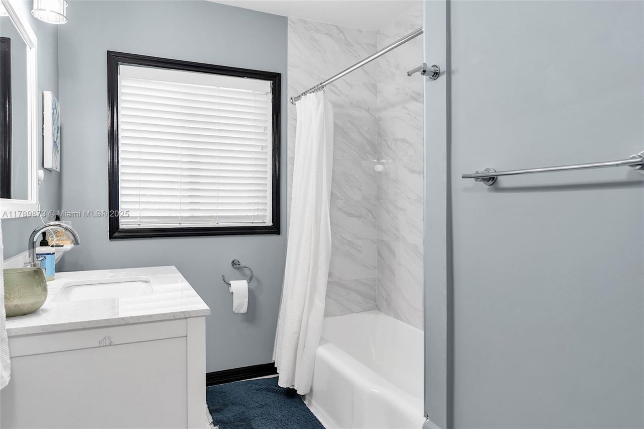 660 NE 121st St, Unit 660, Biscayne Park, FL 33161 Photo