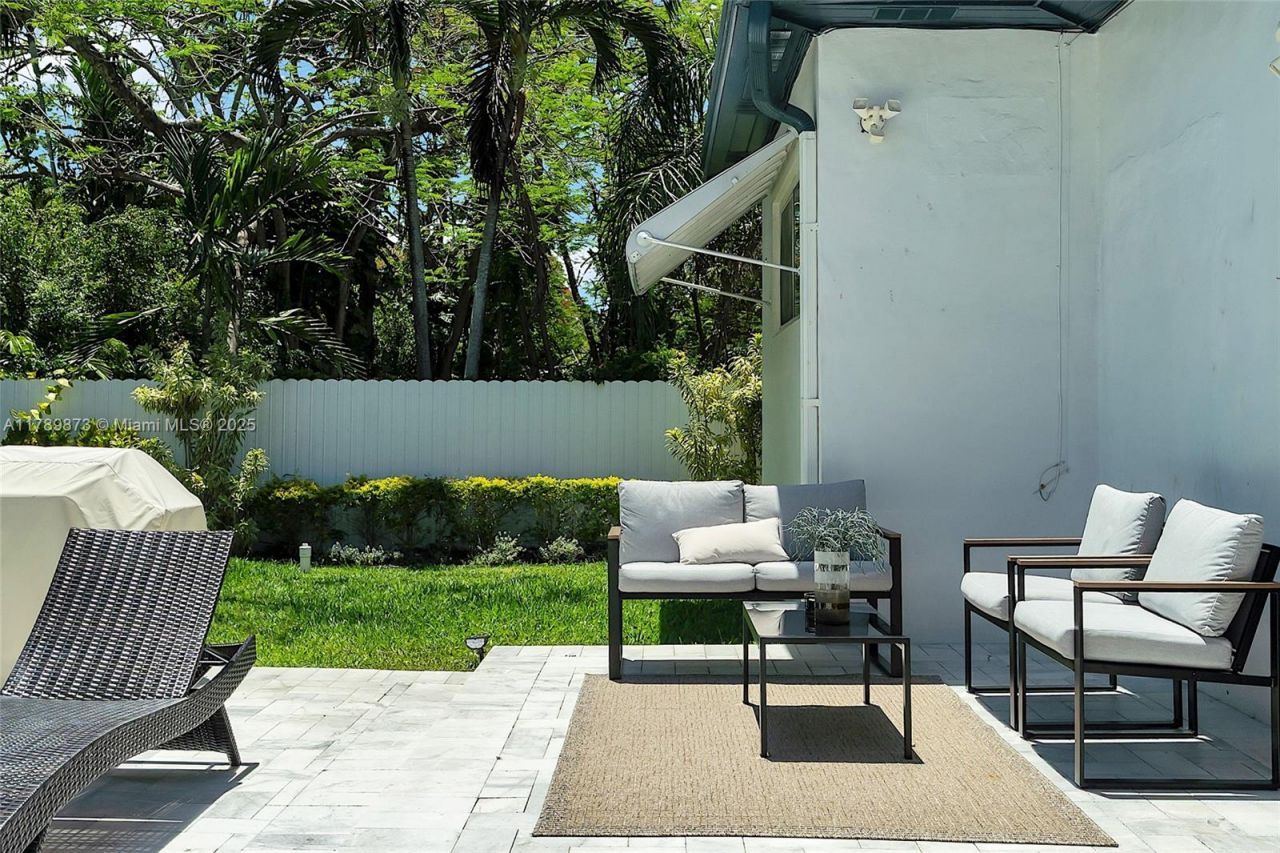 660 NE 121st St, Unit 660, Biscayne Park, FL 33161 Photo