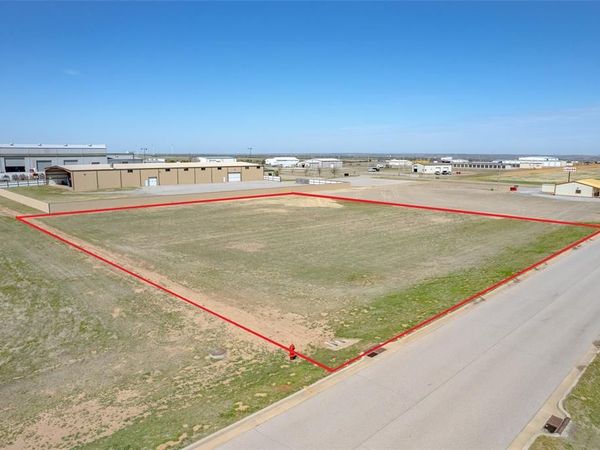 2918 N Broadway Boulevard, Hinton, OK 73047