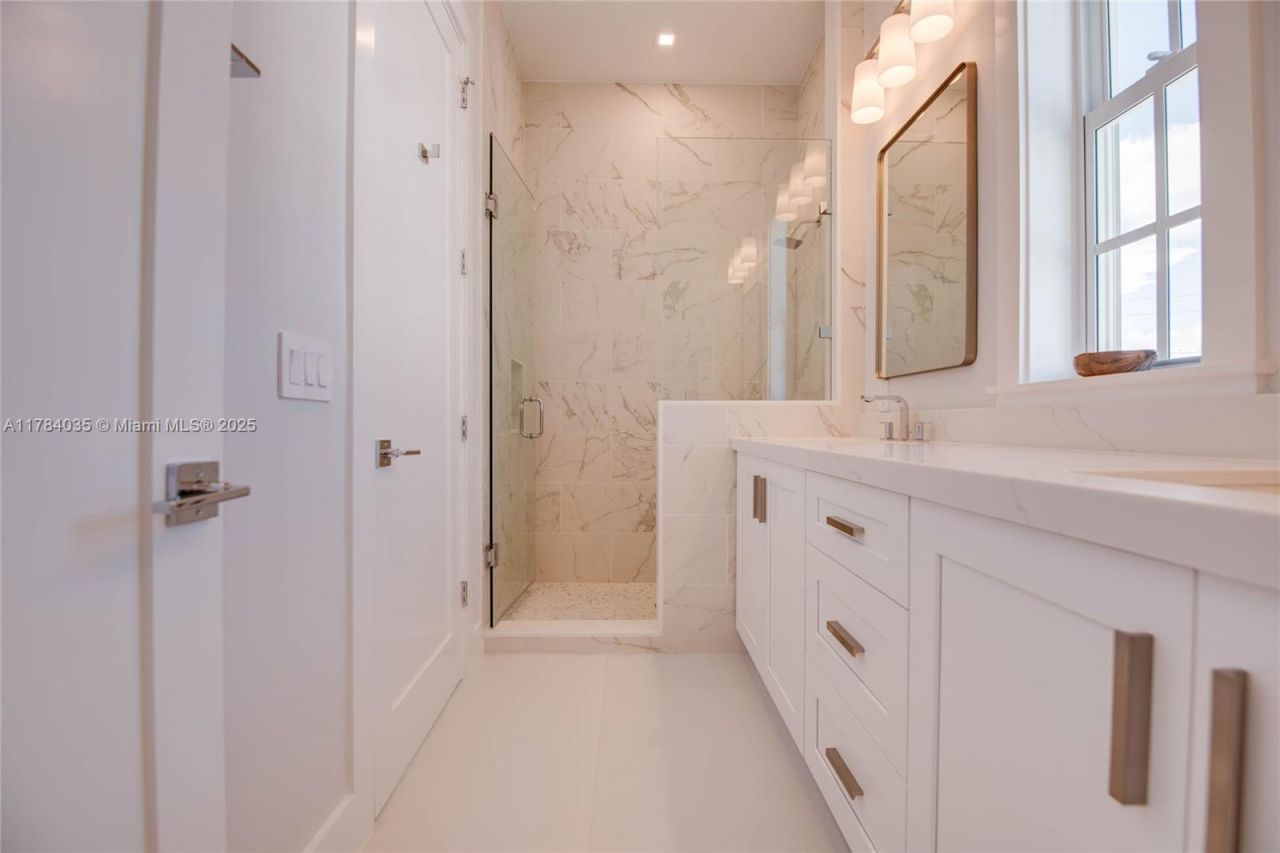 59720 Overseas Hwy #8, Marathon, FL 33050 Photo