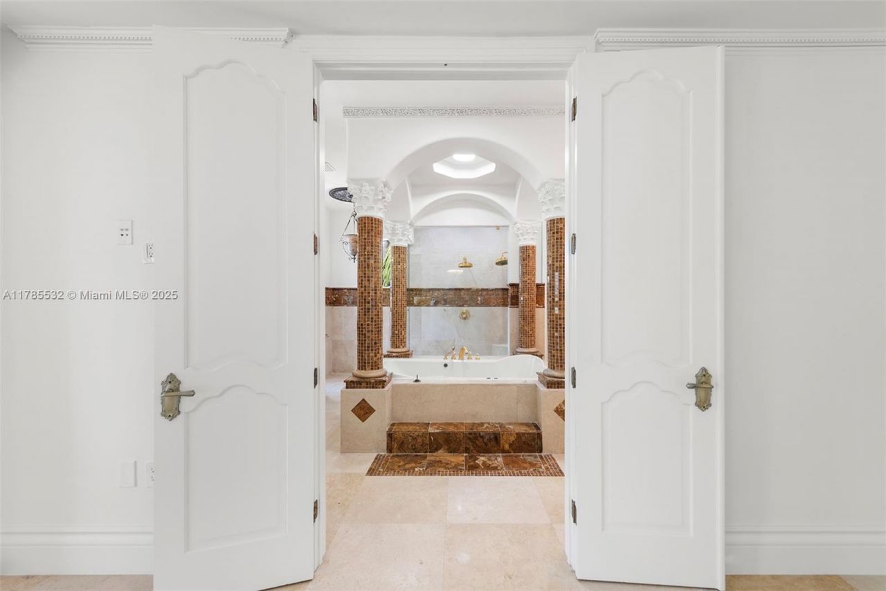 270 Atlantic Ave, Sunny Isles Beach, FL 33160 Photo