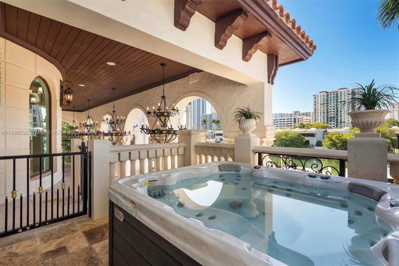 270 Atlantic Ave, Sunny Isles Beach, FL 33160 Photo