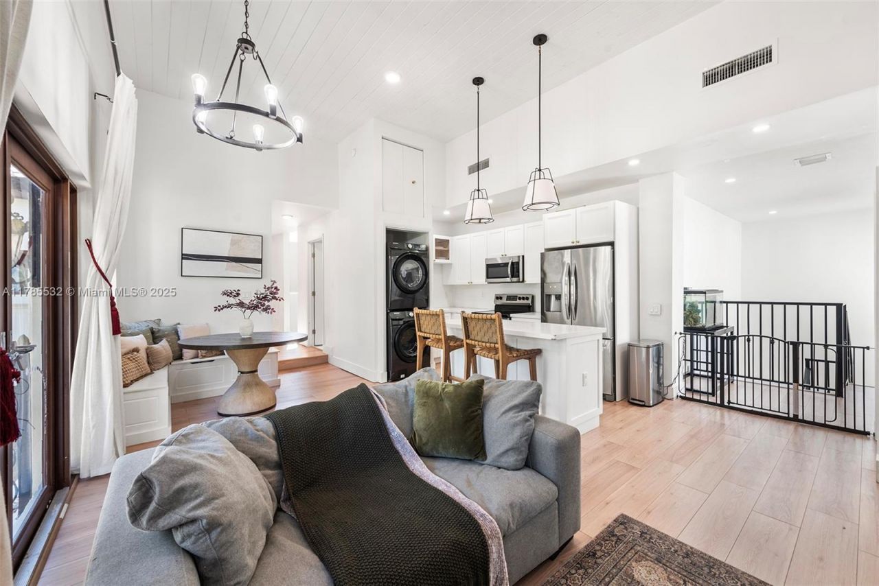 270 Atlantic Ave, Sunny Isles Beach, FL 33160 Photo