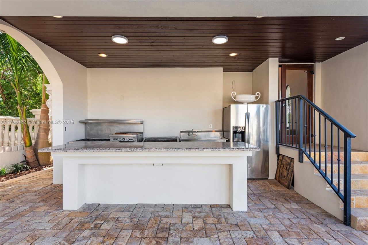 270 Atlantic Ave, Sunny Isles Beach, FL 33160 Photo