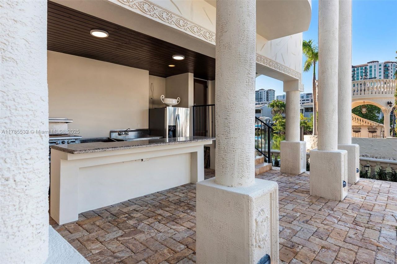 270 Atlantic Ave, Sunny Isles Beach, FL 33160 Photo