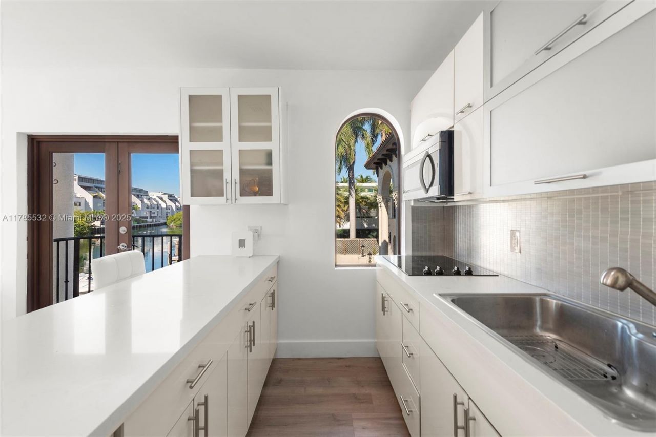 270 Atlantic Ave, Sunny Isles Beach, FL 33160 Photo