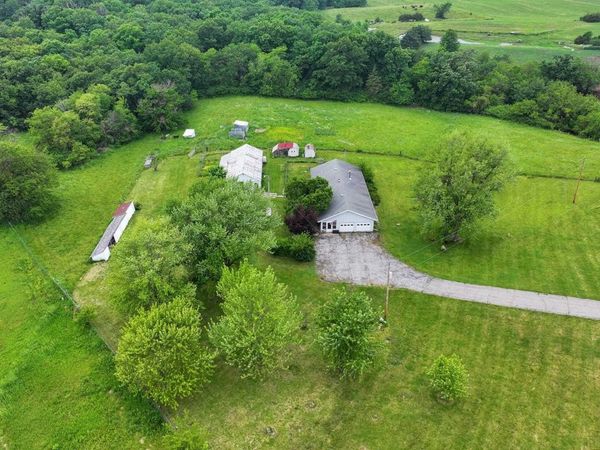 2286 Glasgow Road, Fairfield, IA 52556