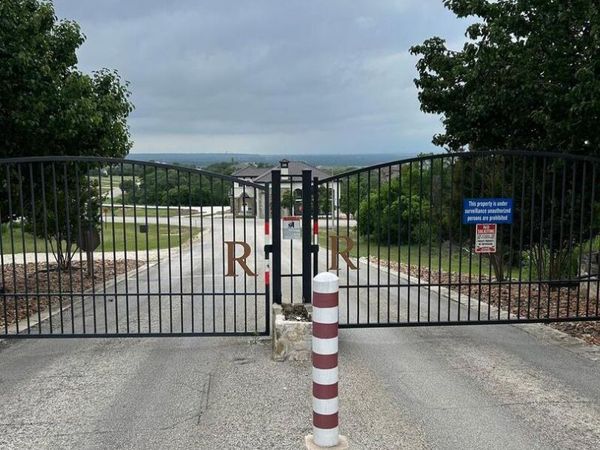 576 Private Road 3702, San Antonio, TX 78253