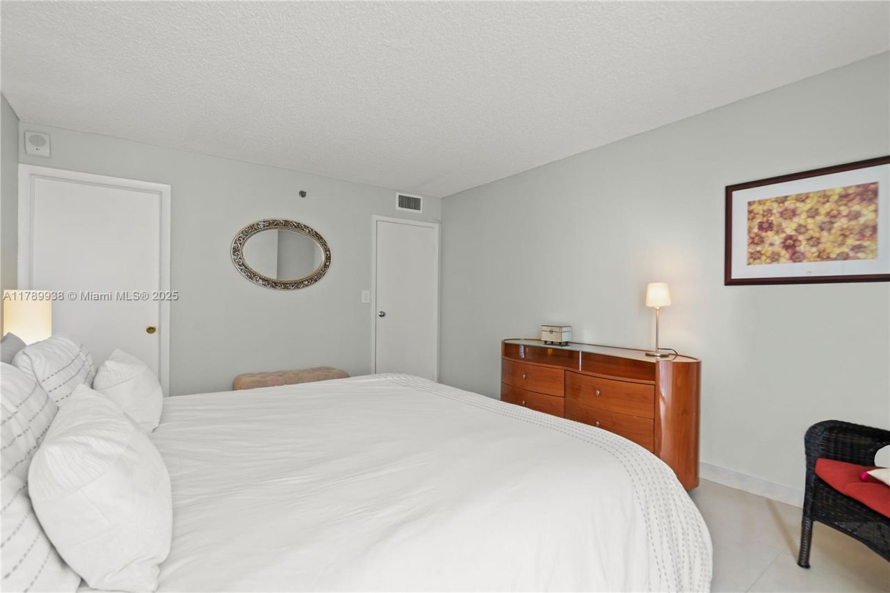 2401 Collins Ave, Unit 705, Miami Beach, FL 33140 Photo