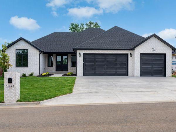 3800 W Broadmoor Street, Springfield, MO 65807