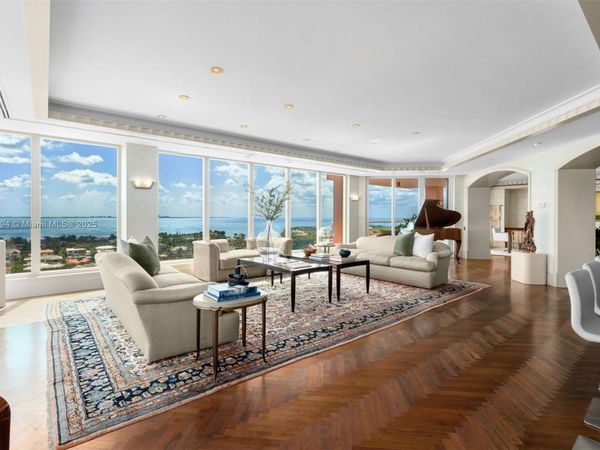 10 Edgewater Dr, Unit 16K, Coral Gables, FL 33133