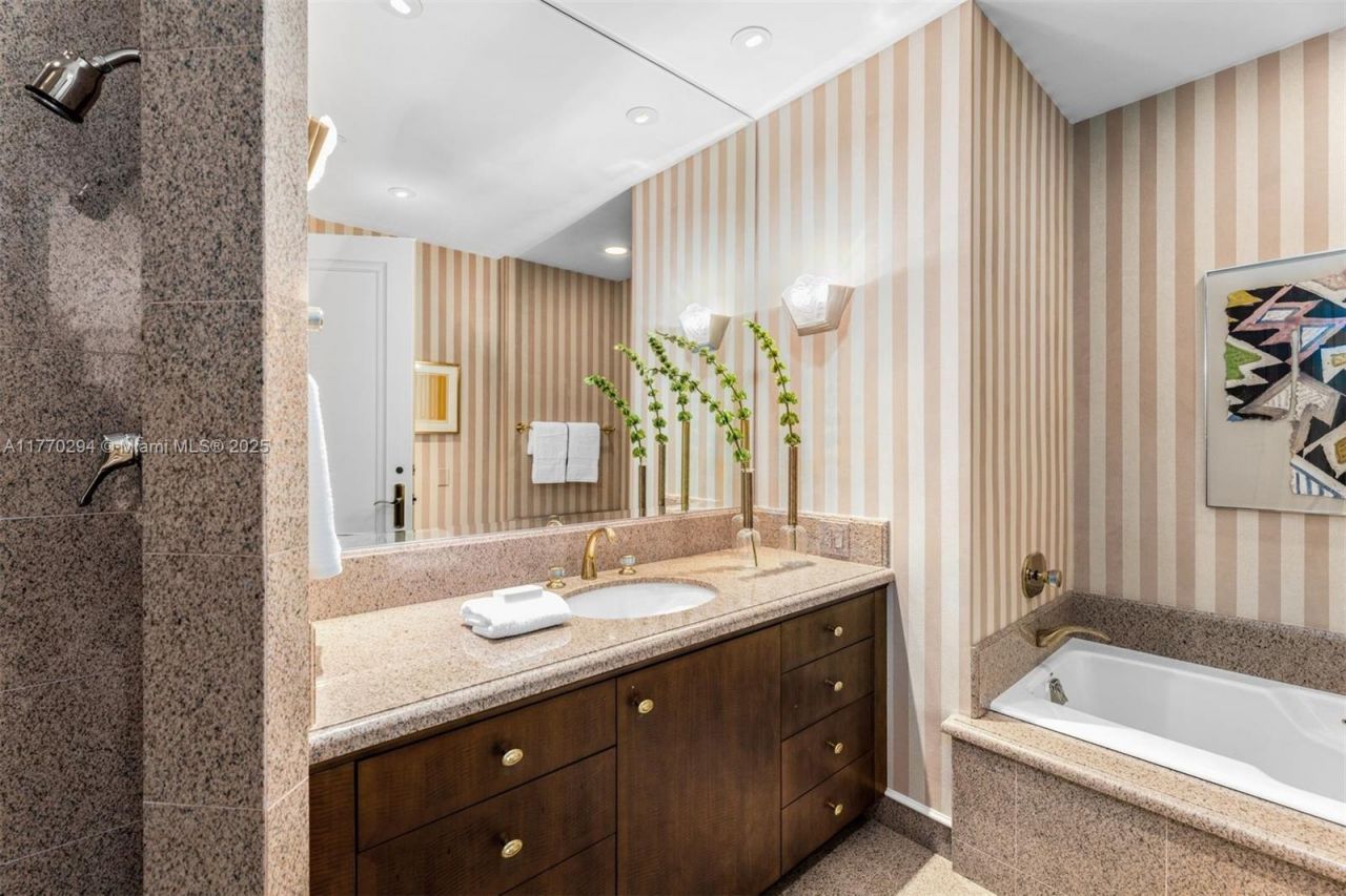 10 Edgewater Dr, Unit 16K, Coral Gables, FL 33133 Photo