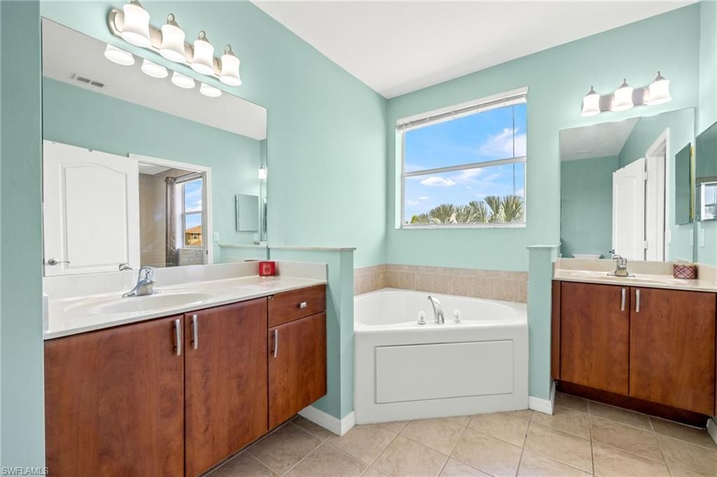 2552 Deerfield Lake Ct, Cape Coral, FL 33909 Photo