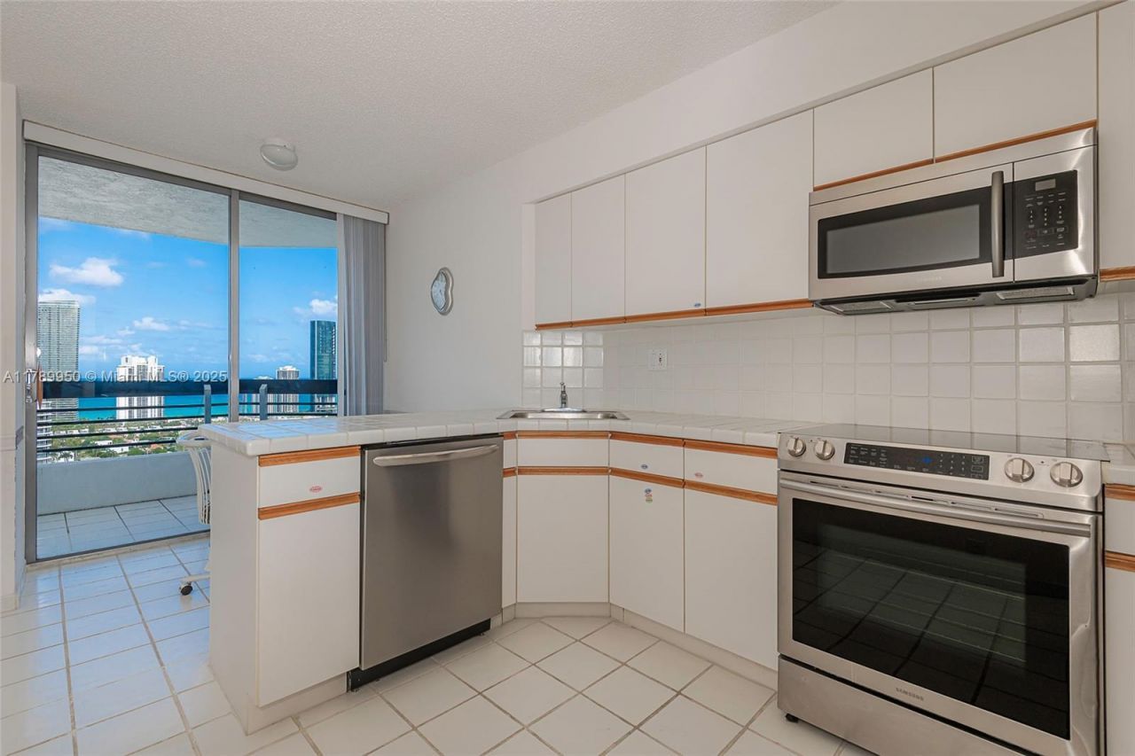 3530 Mystic Pointe Dr, Unit LPH14, Aventura, FL 33180 Photo