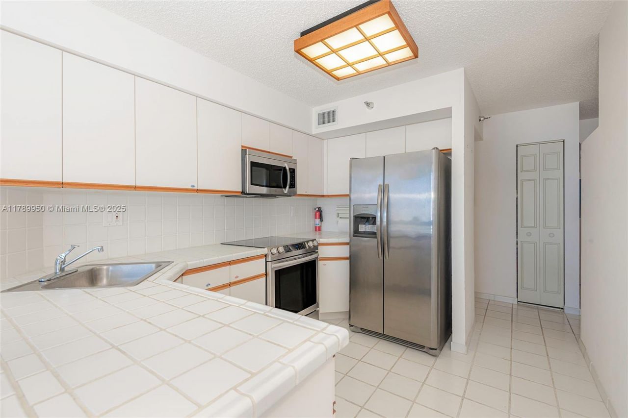 3530 Mystic Pointe Dr, Unit LPH14, Aventura, FL 33180 Photo