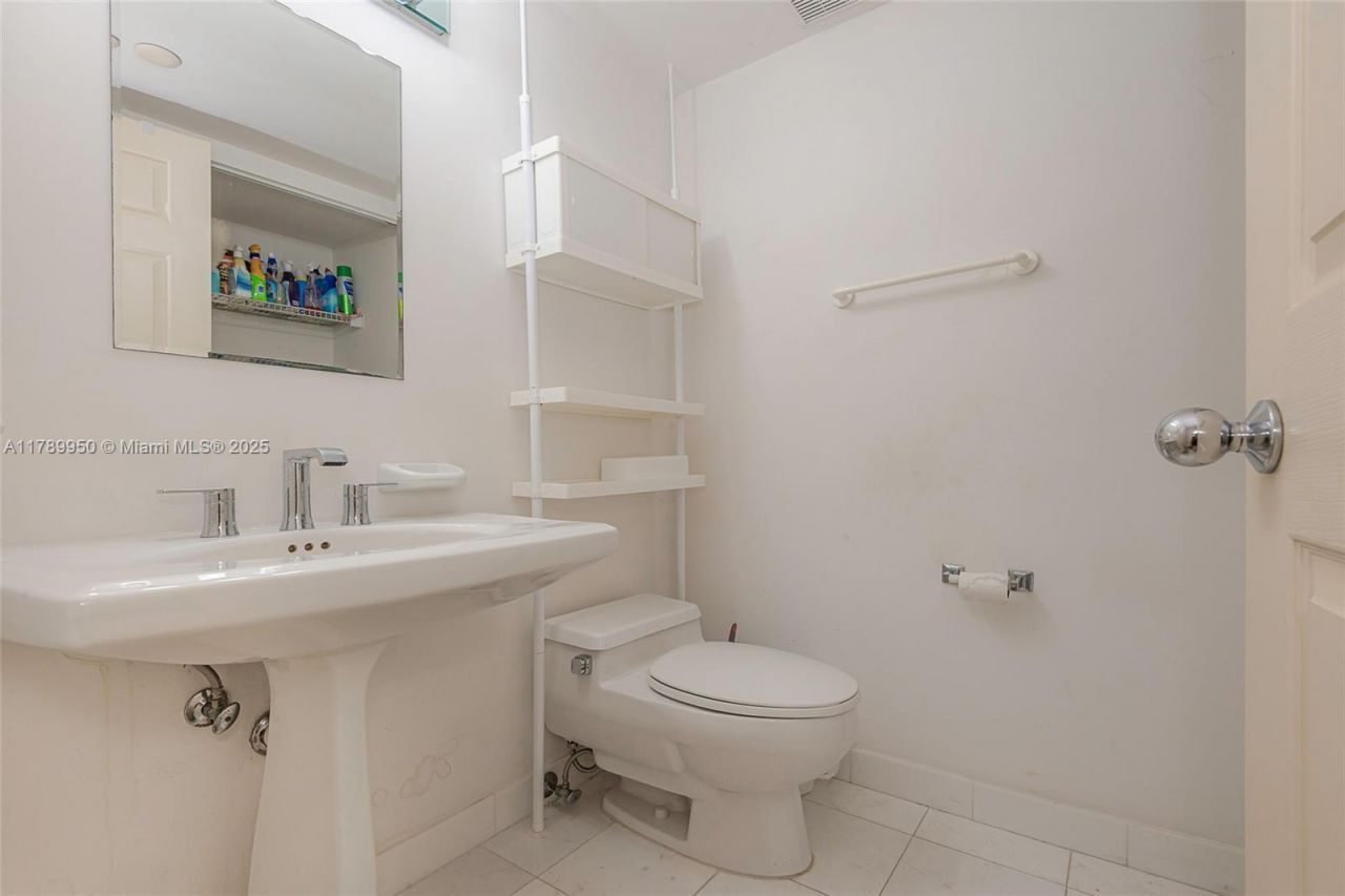 3530 Mystic Pointe Dr, Unit LPH14, Aventura, FL 33180 Photo