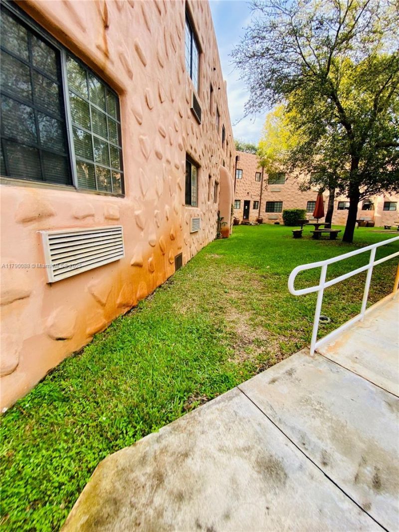 200 Azure Way, Miami Springs, FL 33166 Photo