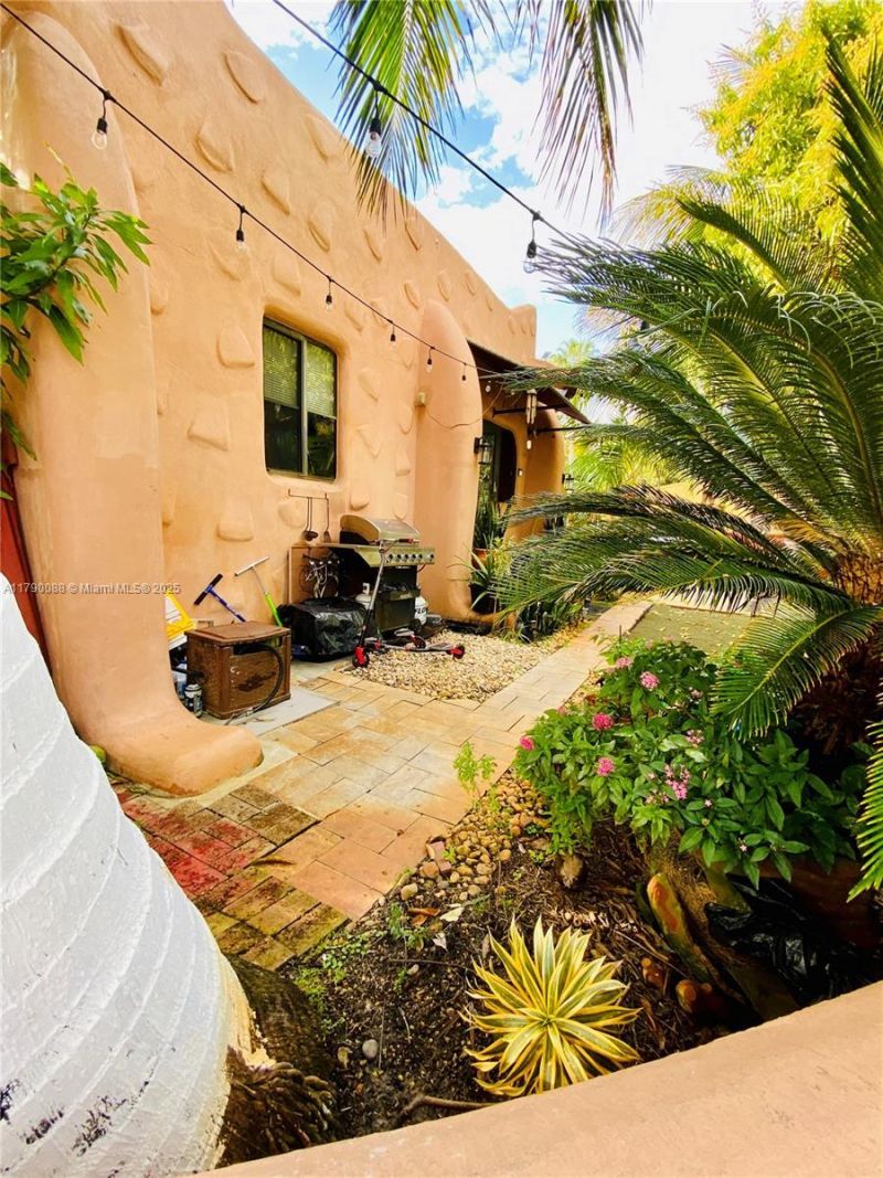 200 Azure Way, Miami Springs, FL 33166 Photo