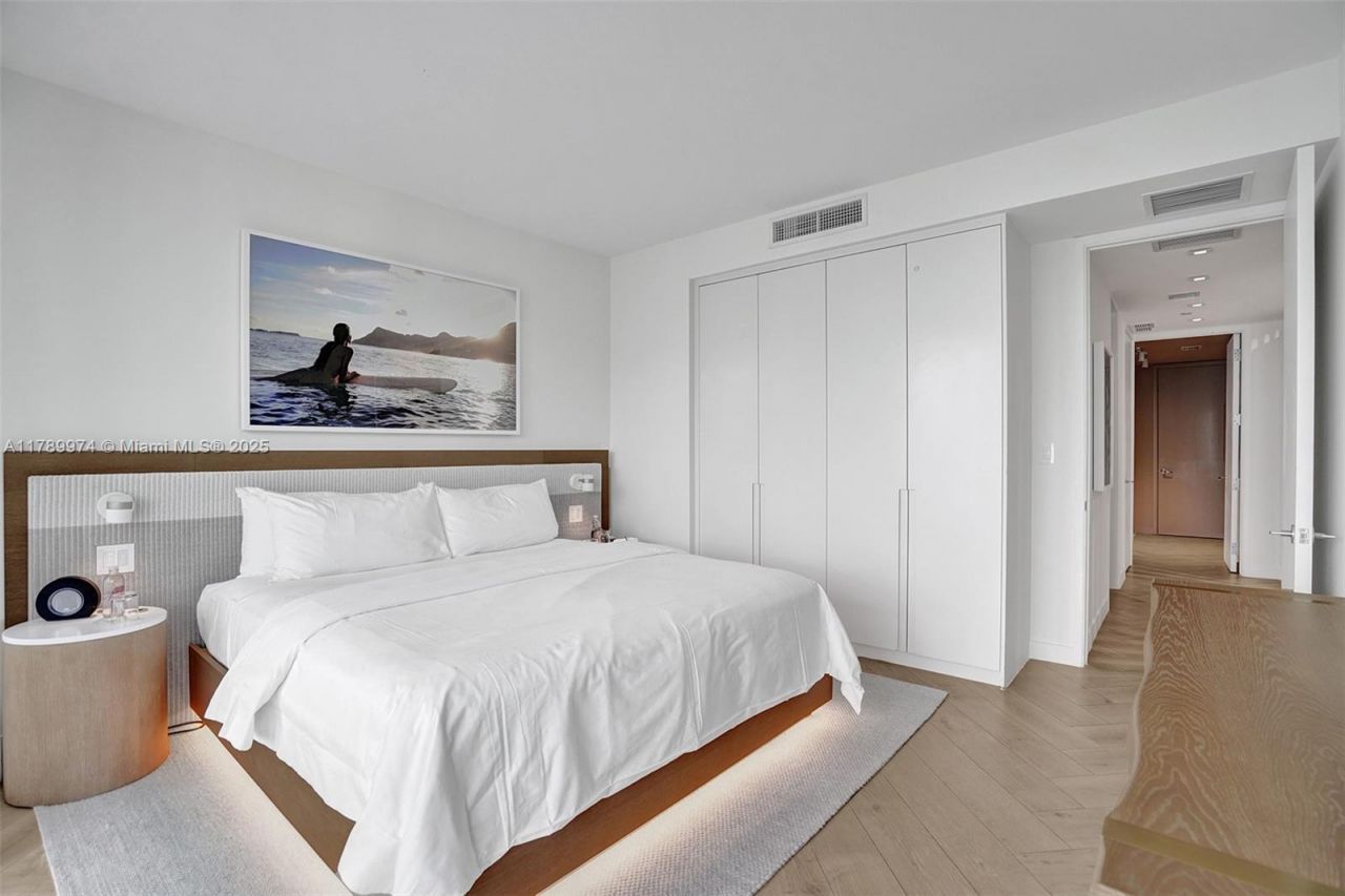 2201 Collins Ave, Unit 1215, Miami Beach, FL 33139 Photo