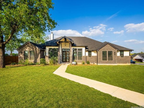 132 Ash Parkway, La Vernia, TX 78121