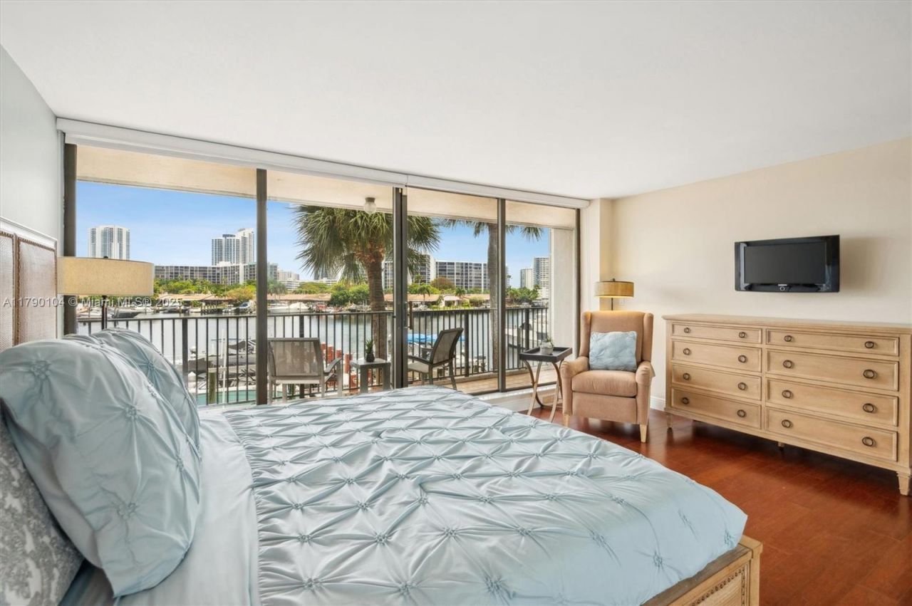 300 Three Islands Blvd, Unit 601, Hallandale Beach, FL 33009 Photo