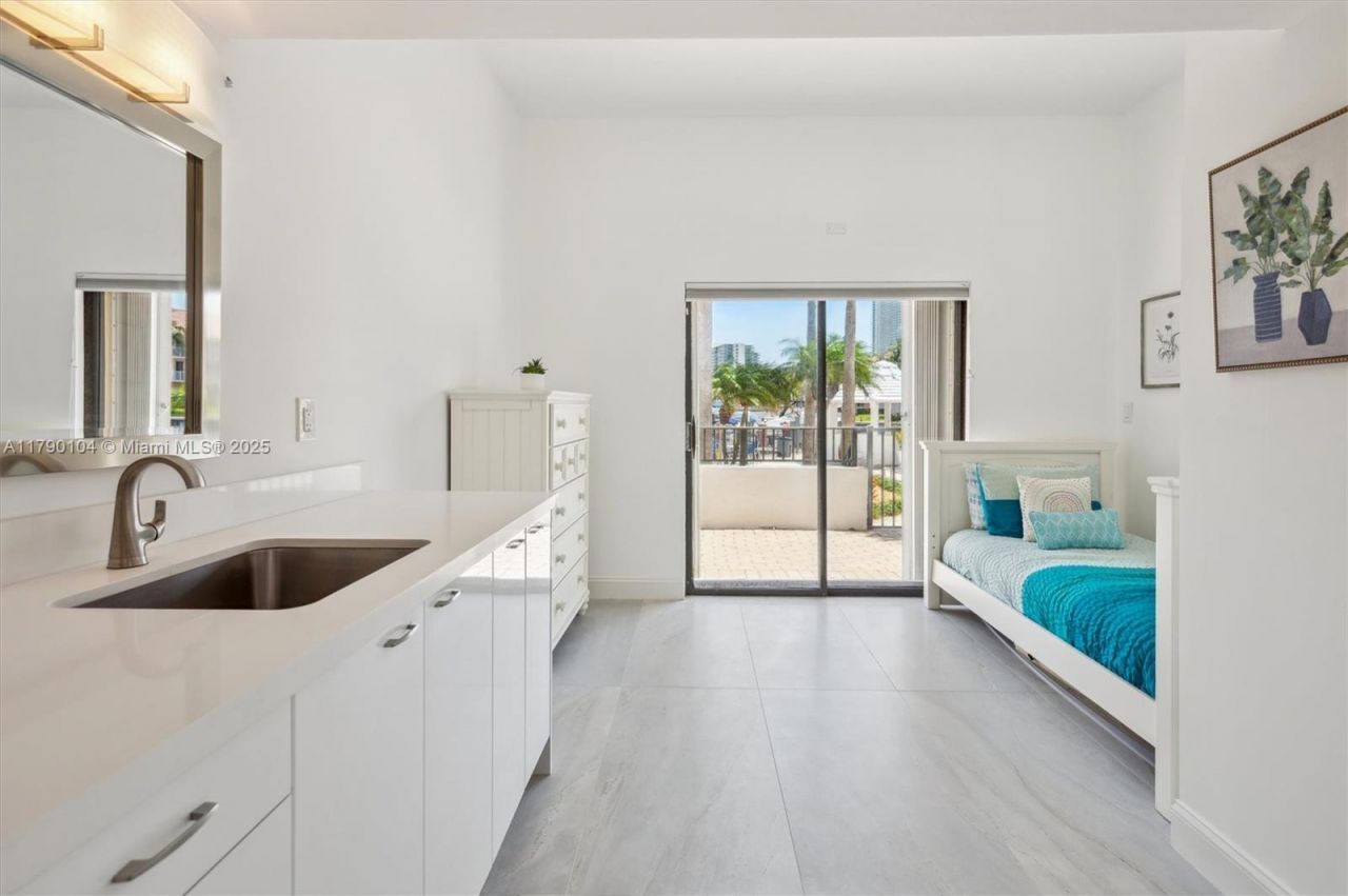 300 Three Islands Blvd, Unit 601, Hallandale Beach, FL 33009 Photo