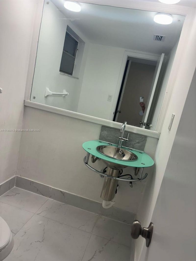 Please Call For Address, Unit 222, Miami, FL 33179 Photo