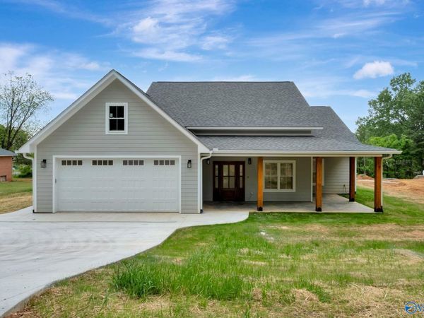 384 Nixon Drive, Guntersville, AL 35976