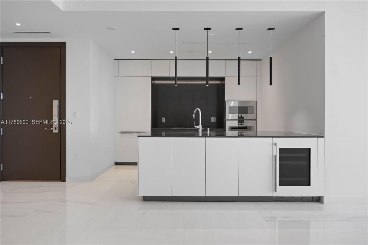 300 Biscayne Blvd Way, Unit 1102, Miami, FL 33131 Photo