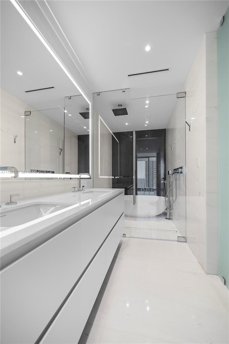 300 Biscayne Blvd Way, Unit 1102, Miami, FL 33131 Photo