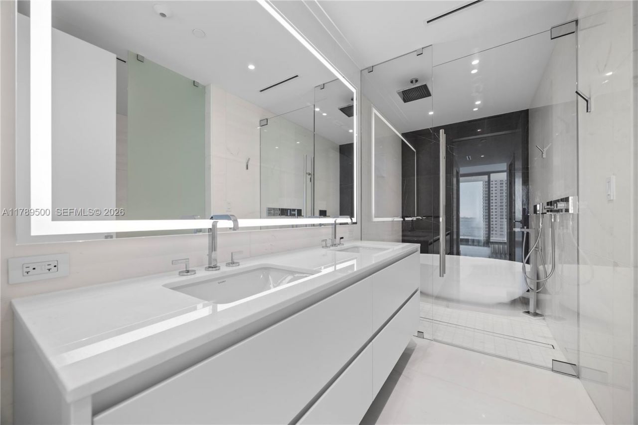 300 Biscayne Blvd Way, Unit 1102, Miami, FL 33131 Photo