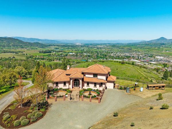 2816 Quail Run Road, Talent, OR 97540