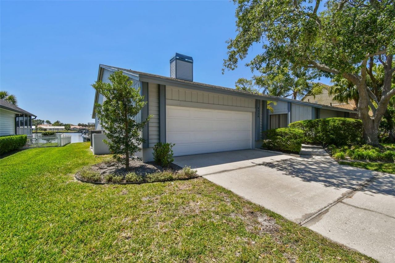 4226 Saltwater Boulevard, Tampa, FL 33615 Photo