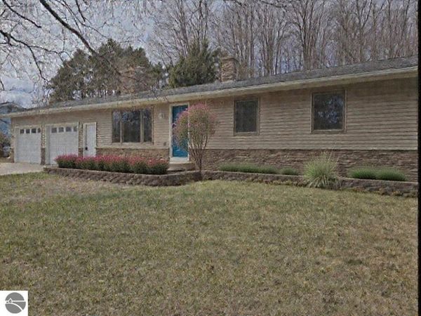 1830 West Bay Shore Drive S, Suttons Bay, MI 49682