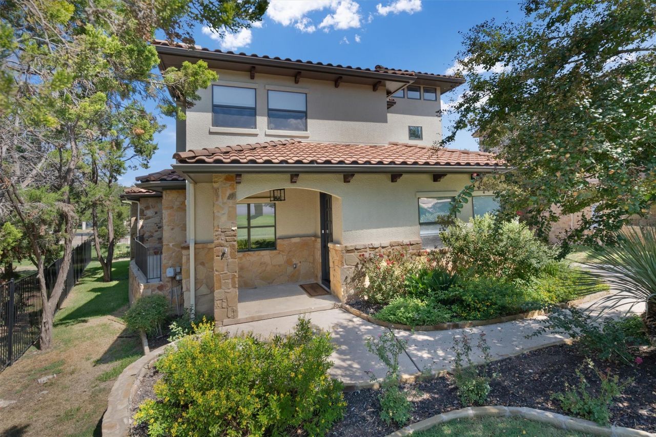 8 Cove Creek Ln, Austin, TX 78738 Main Photo