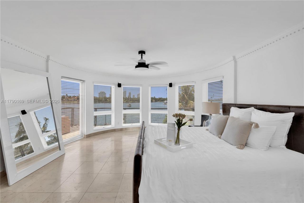 2 S Hibiscus Dr, Miami Beach, FL 33139 Photo