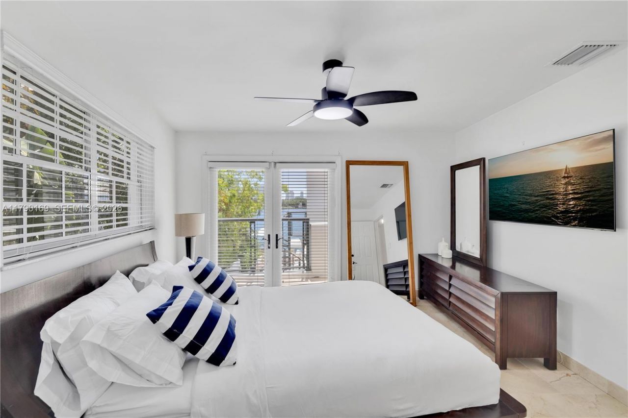 2 S Hibiscus Dr, Miami Beach, FL 33139 Photo