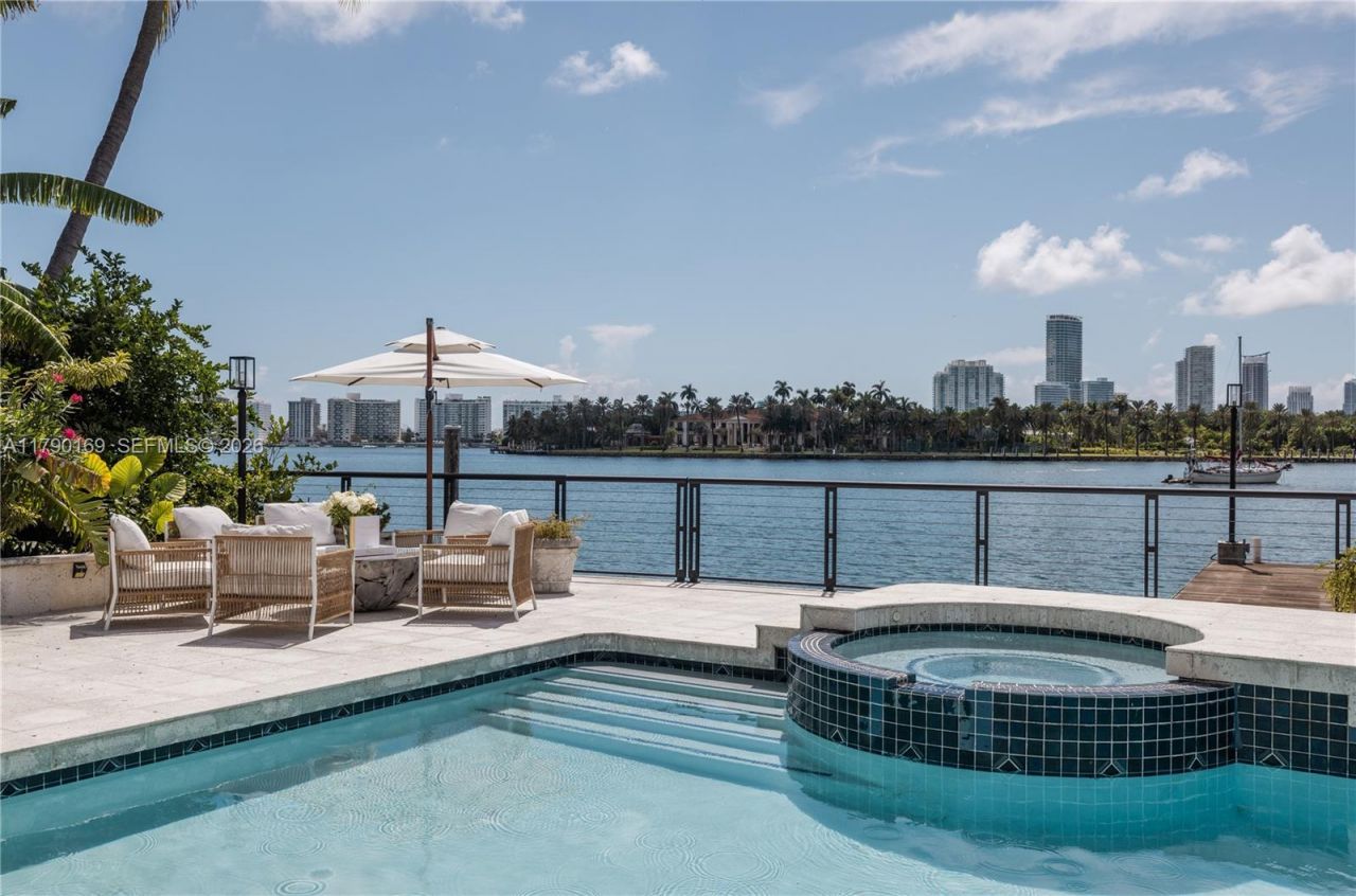 2 S Hibiscus Dr, Miami Beach, FL 33139 Photo