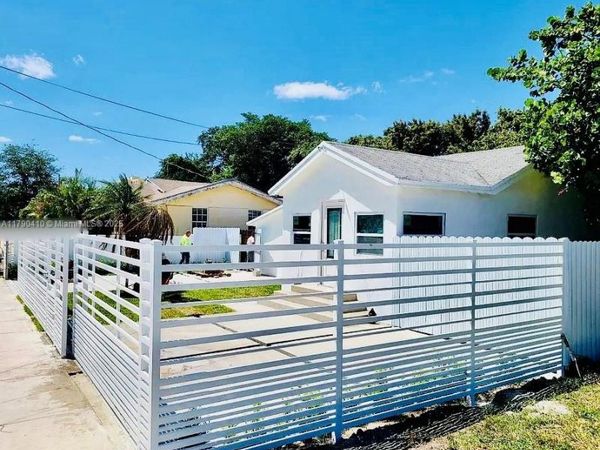 1945 NW 51 st Ter, Miami, FL 33142