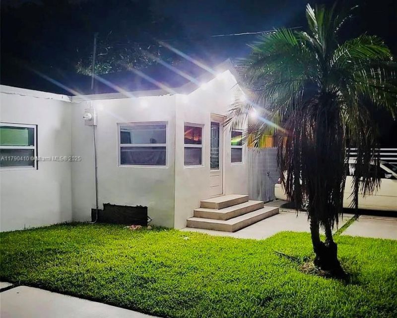 1945 NW 51 St Ter, Miami, FL 33142 Photo