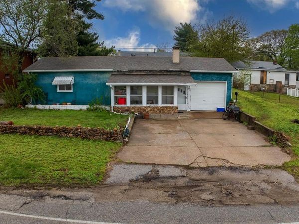 516 N Old Edwardsville Road, Roxana, IL 62084