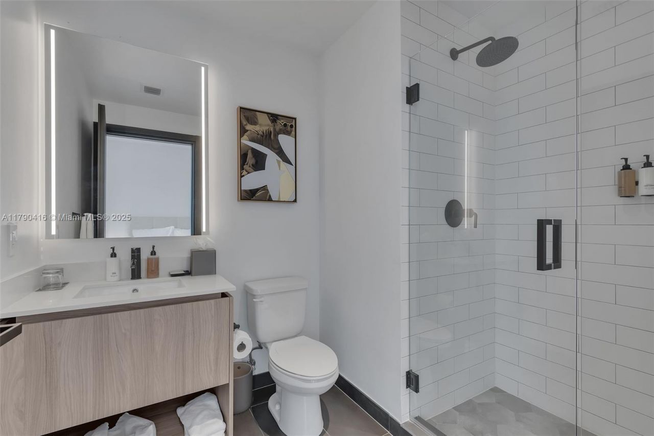 398 NE 5th St, Unit 3901, Miami, FL 33132 Photo