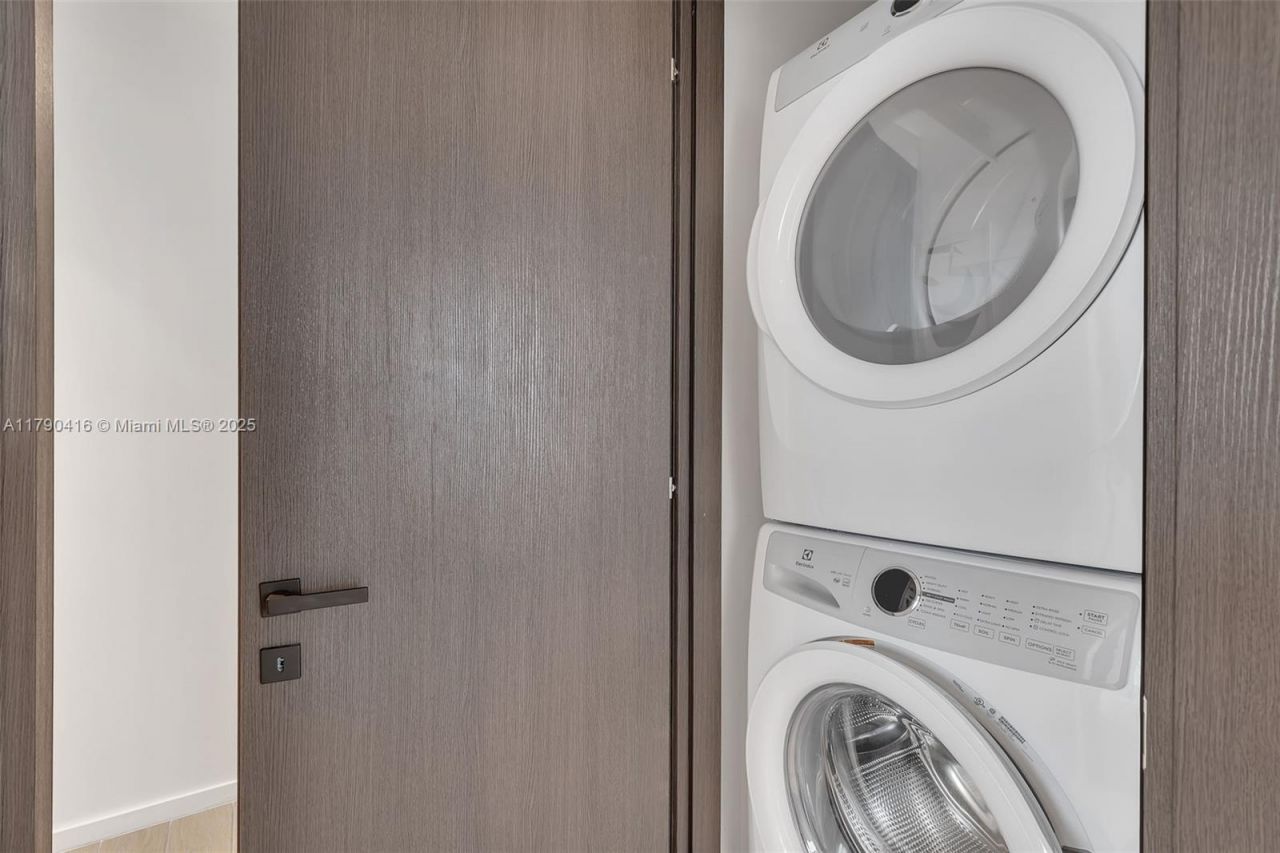 398 NE 5th St, Unit 3901, Miami, FL 33132 Photo