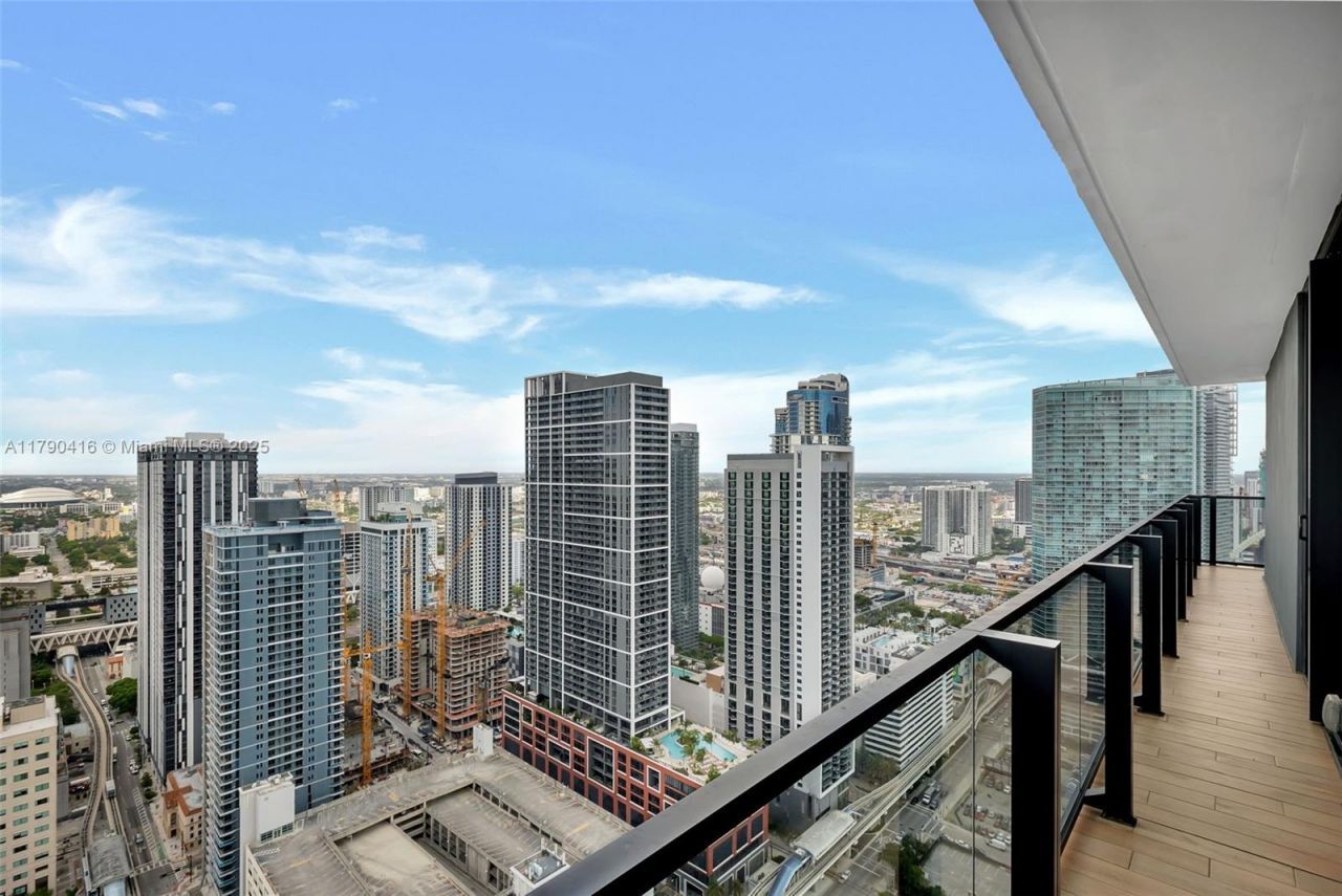 398 NE 5th St, Unit 3901, Miami, FL 33132 Photo