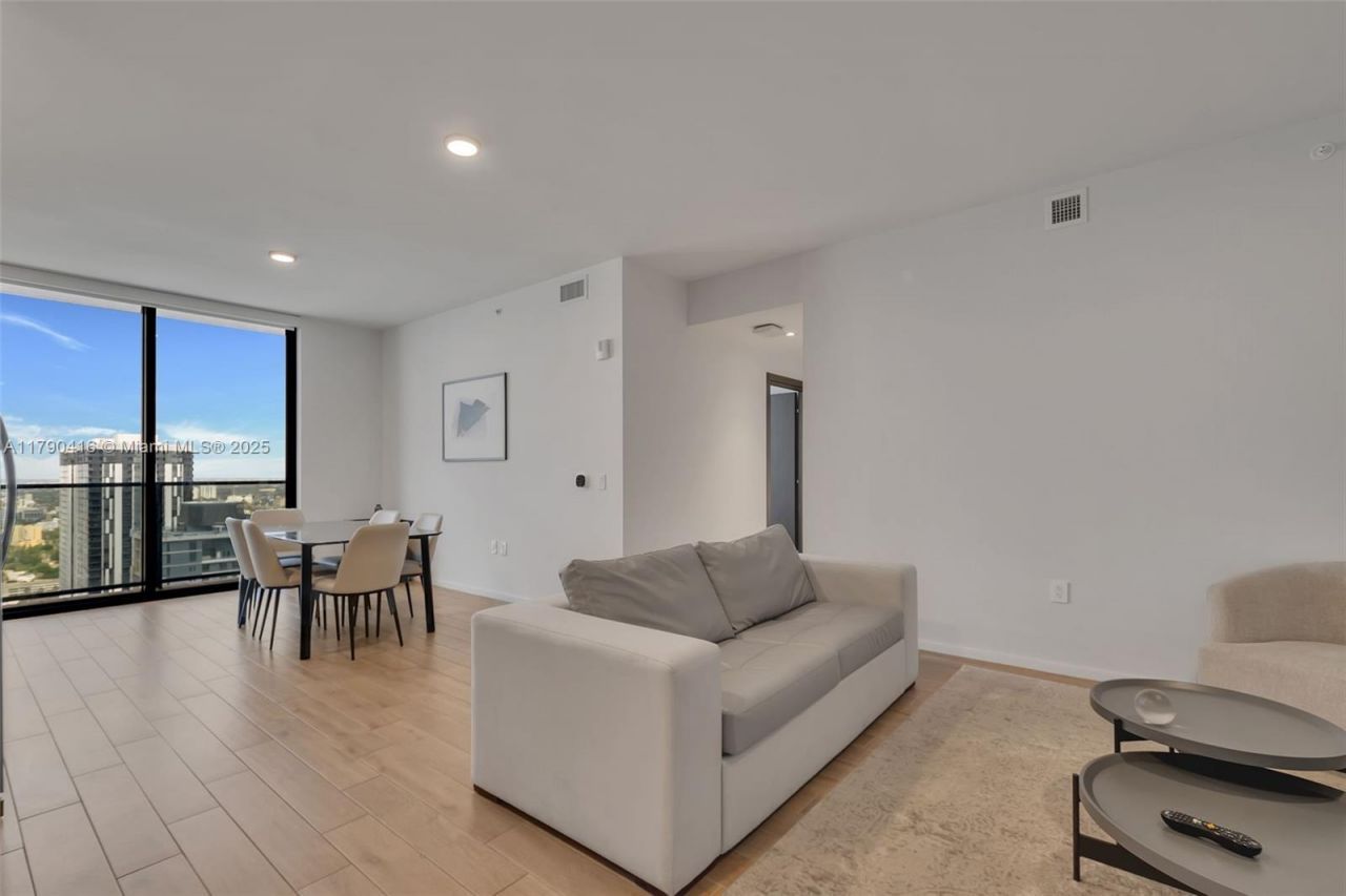 398 NE 5th St, Unit 3901, Miami, FL 33132 Photo